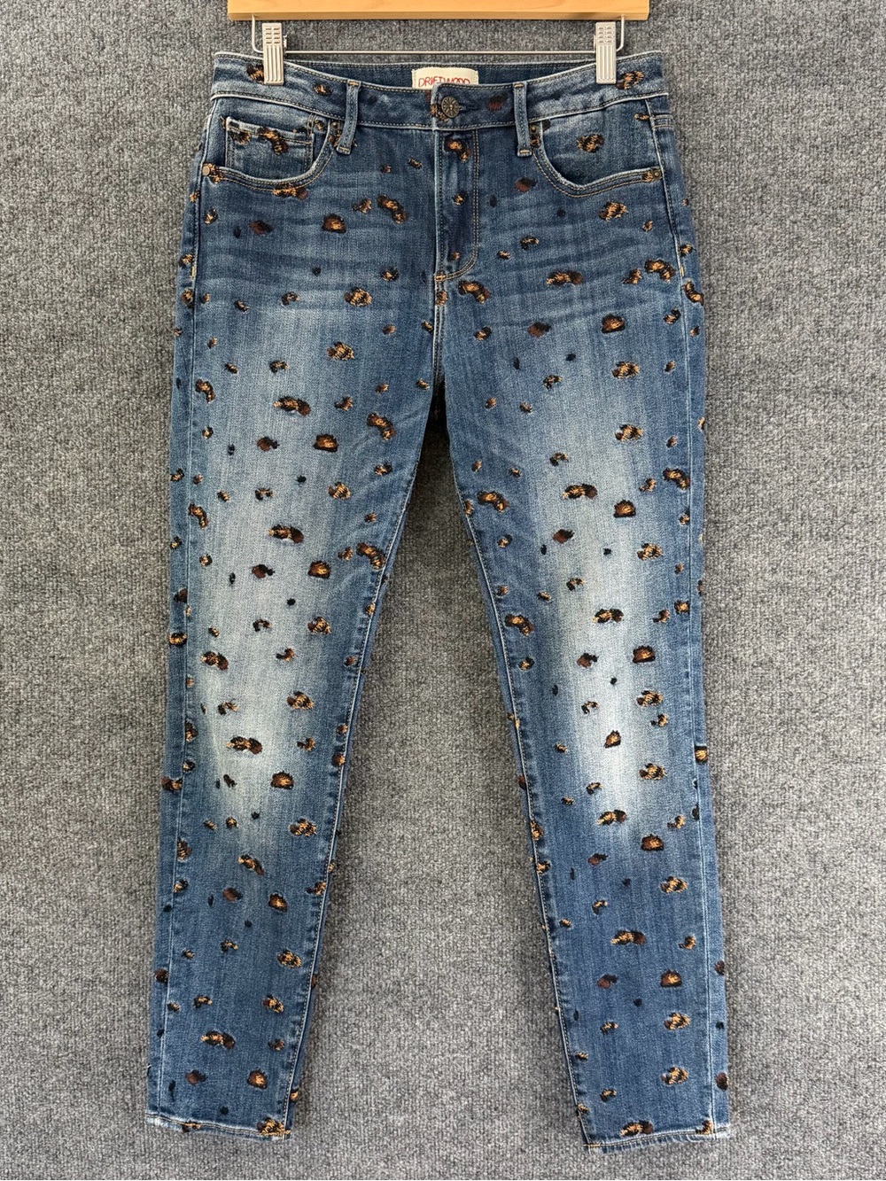 Driftwood Women’s Jackie Embroidered Cheetah Skinny Jeans Size 29 Blue pockets